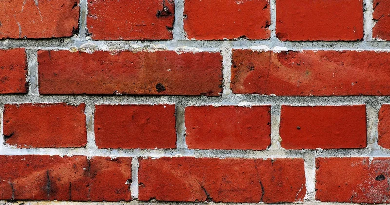 Du torchis à la brique : ce que la matière raconte de l'histoire locale